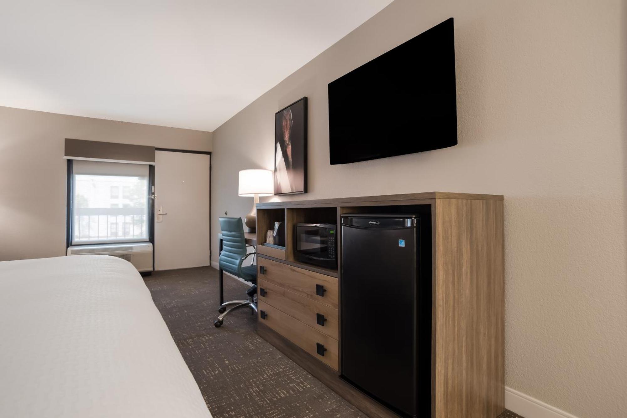 Best Western Flagship Inn Мос Пойнт Екстериор снимка